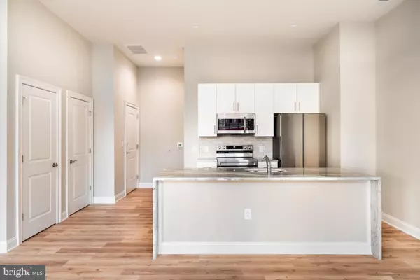 Philadelphia, PA 19103,2121-41 MARKET ST #102