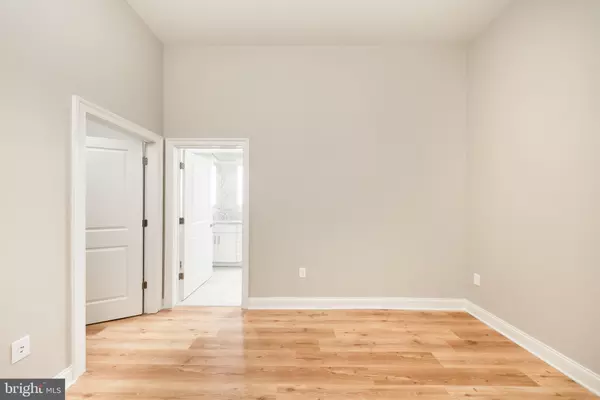 Philadelphia, PA 19103,2121-41 MARKET ST #102