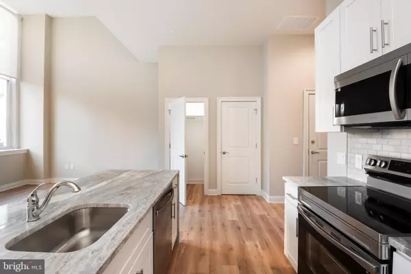 Philadelphia, PA 19103,2121-41 MARKET ST #102