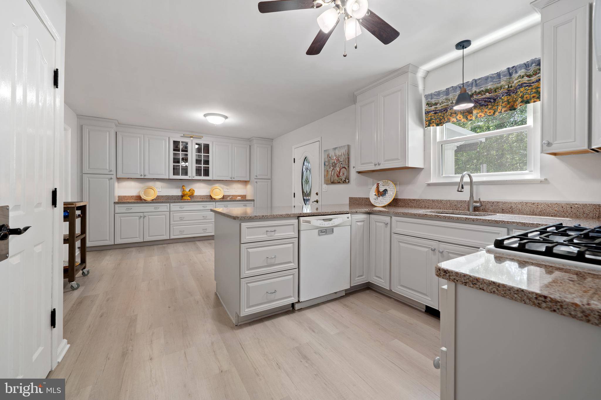 470 N NAUTILUS DR, Manahawkin, NJ 08050