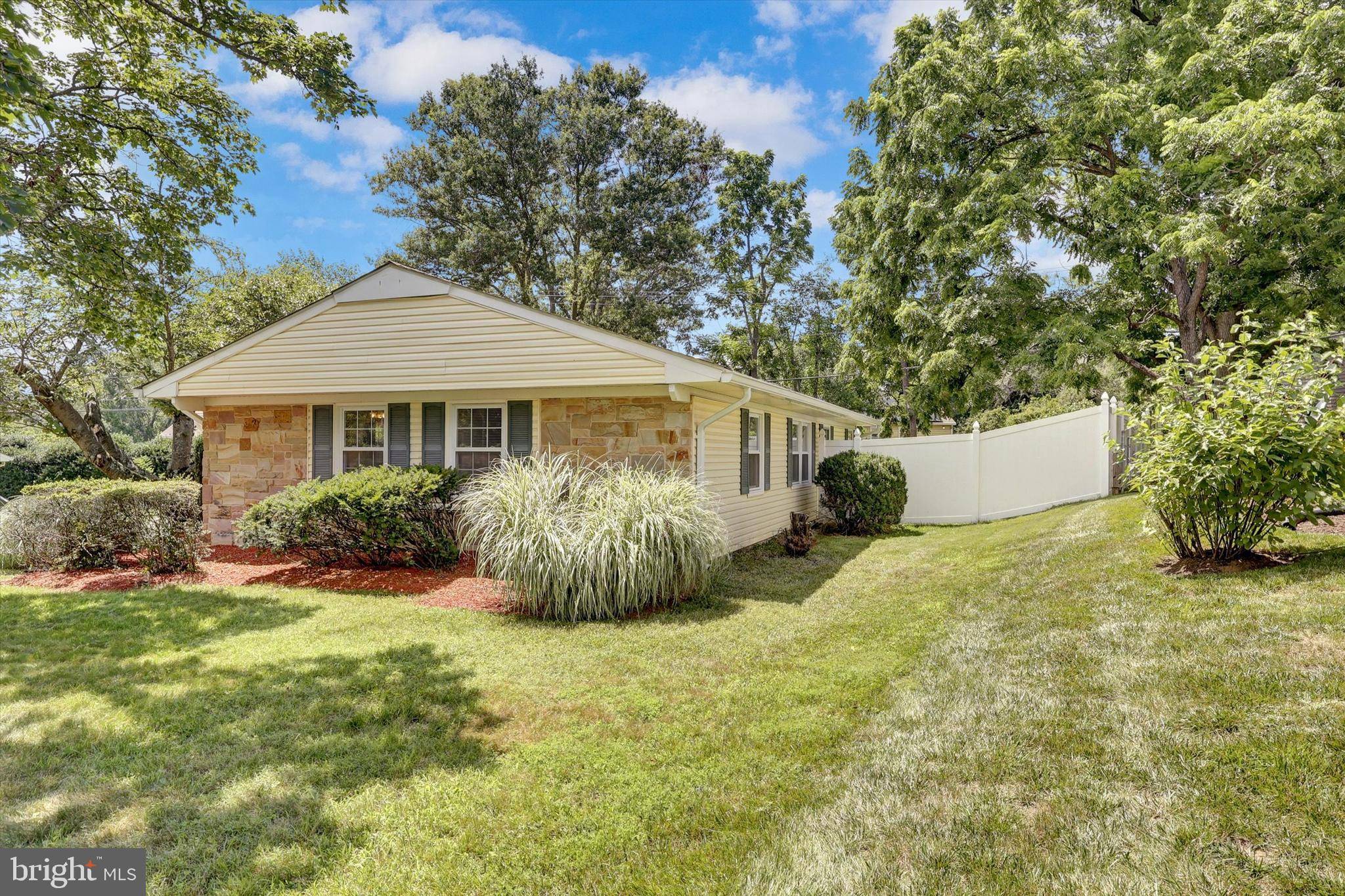 Bowie, MD 20716,12704 HOVEN LN