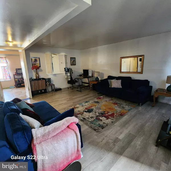 Philadelphia, PA 19153,8133 BUIST AVE