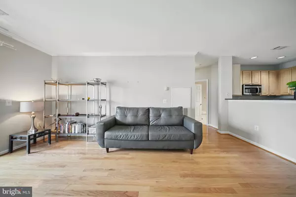 Arlington, VA 22206,2465 ARMY NAVY DR #1-303
