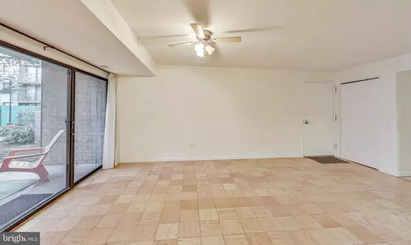 Rockville, MD 20850,6 MONROE ST #6-101