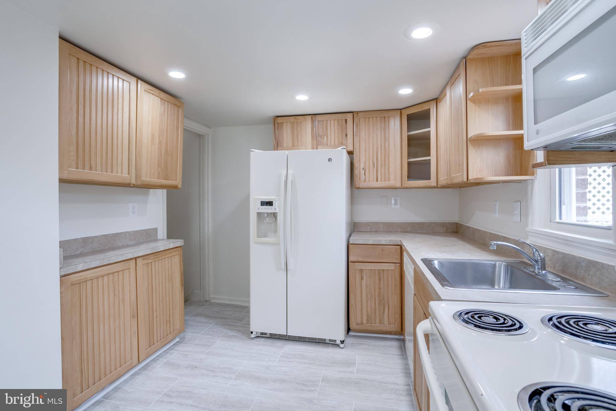 Alexandria, VA 22303,2719 ALBEMARLE DR