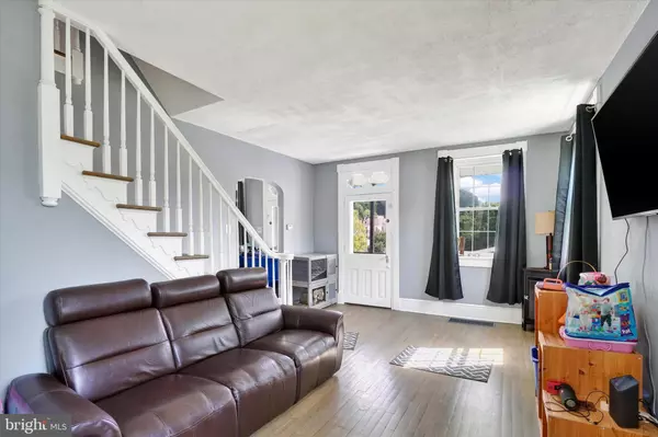 Windsor, PA 17366,27 W MARK AVE
