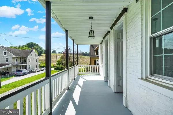 Windsor, PA 17366,27 W MARK AVE