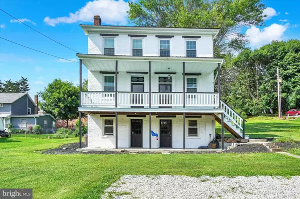 27 W MARK AVE, Windsor, PA 17366