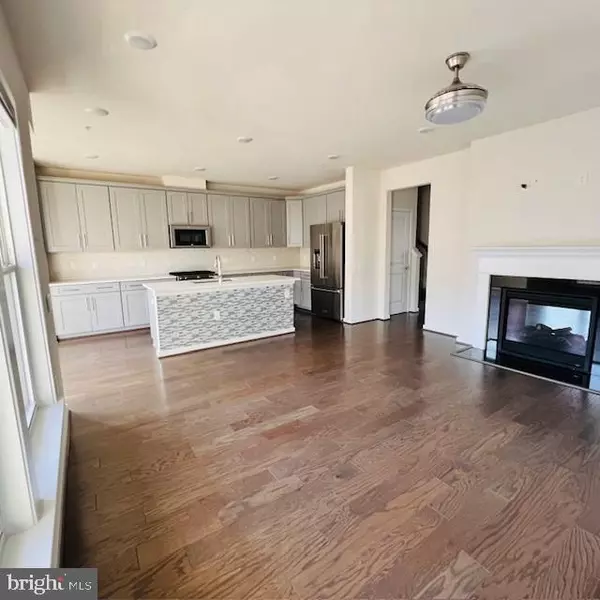 Fairfax, VA 22030,3982 NORTON PL