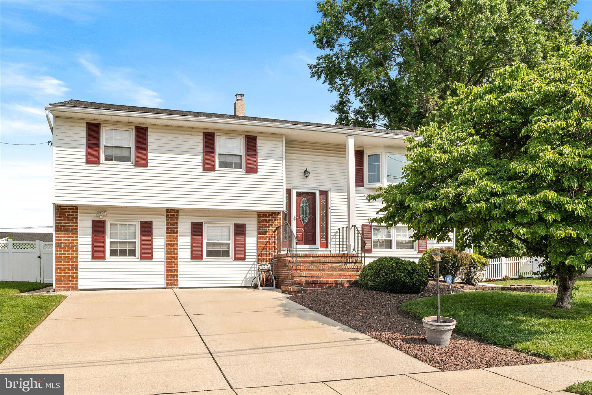 5 MISTY PINE LN, Hamilton, NJ 08690