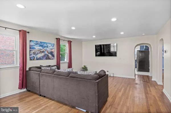 West Deptford, NJ 08086,1194 RED BANK AVE