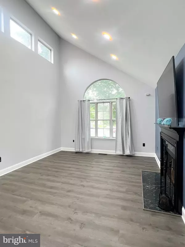 7 POWELL CT, Hightstown, NJ 08520