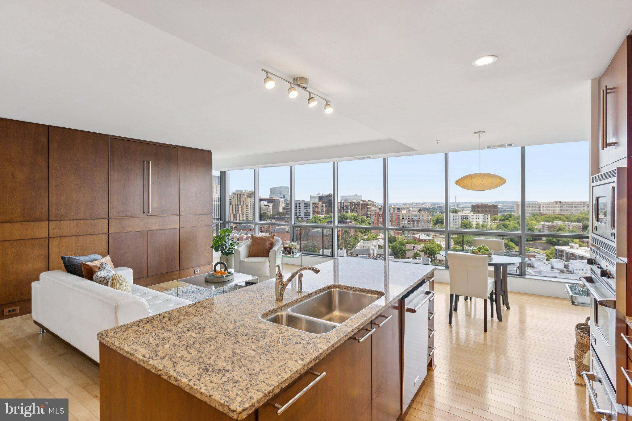 Arlington, VA 22201,2001 15TH ST N #1005