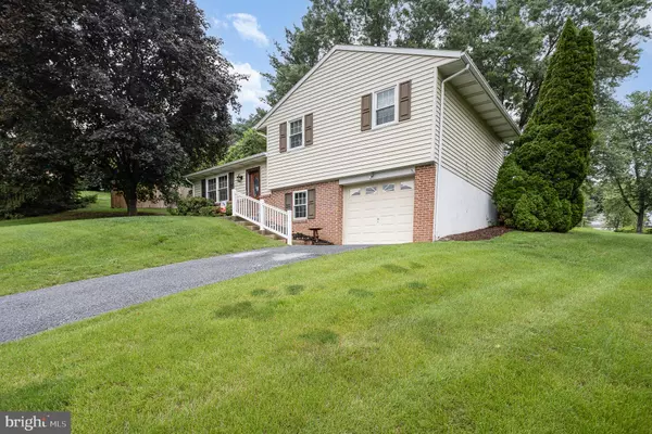Lititz, PA 17543,3 JULIE TER