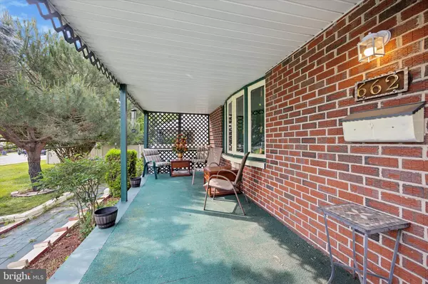 Secane, PA 19018,662 S OAK AVE