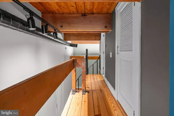 Philadelphia, PA 19106,309-13 ARCH ST #301