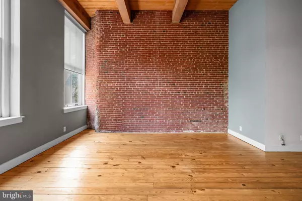 Philadelphia, PA 19106,309-13 ARCH ST #301