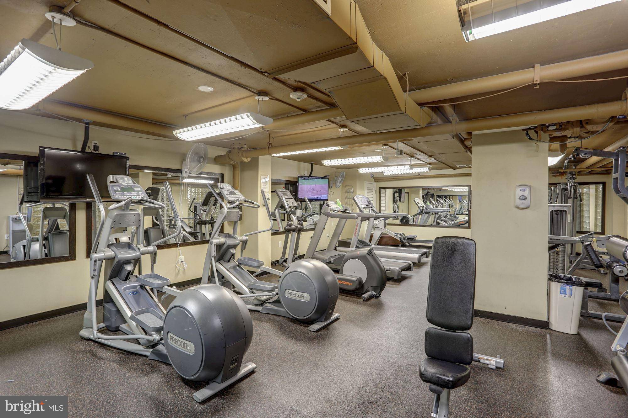 Washington, DC 20037,950 25TH ST NW #811N