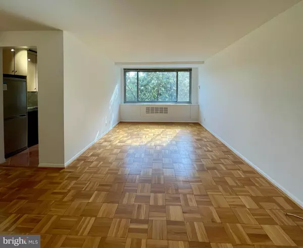 Washington, DC 20016,4200 CATHEDRAL AVE NW #918
