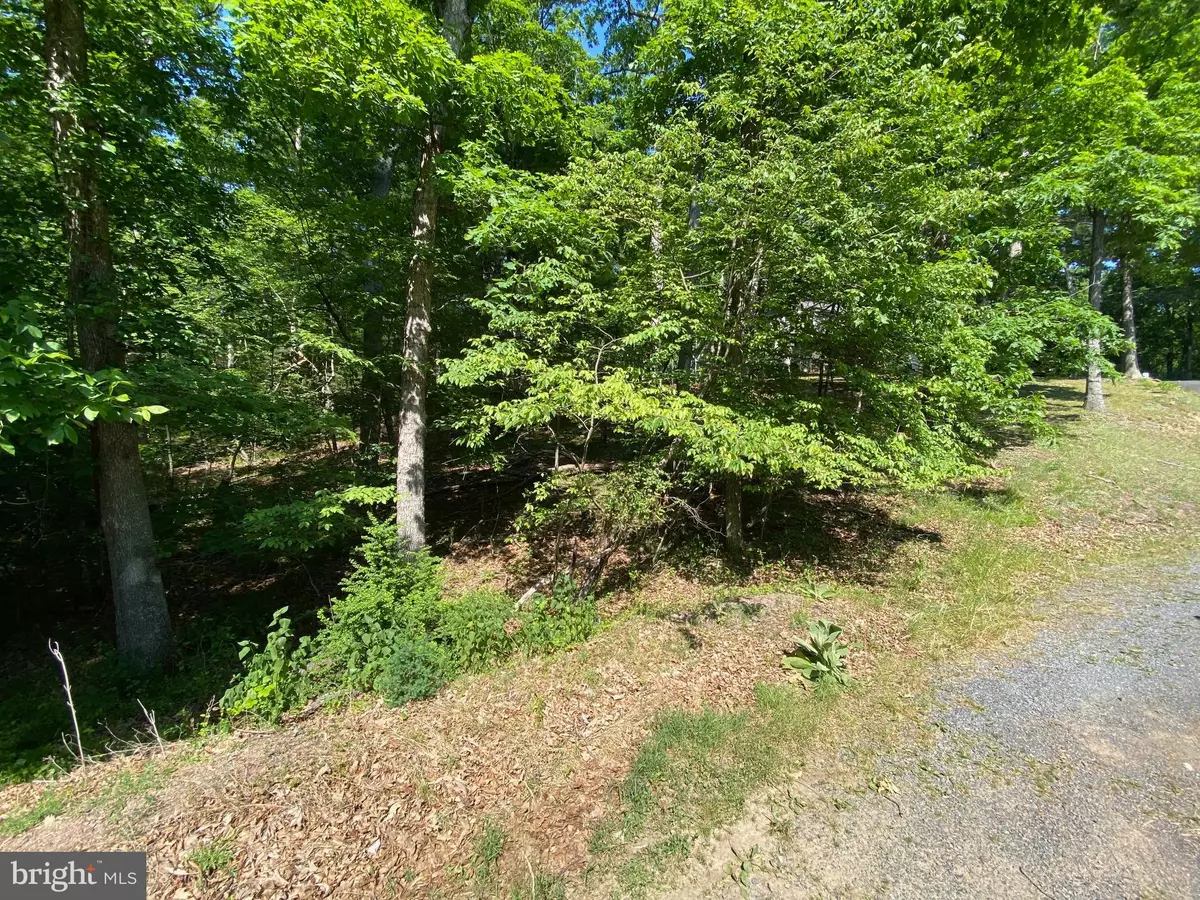 Cross Junction, VA 22625,1114 LAKEVIEW DR