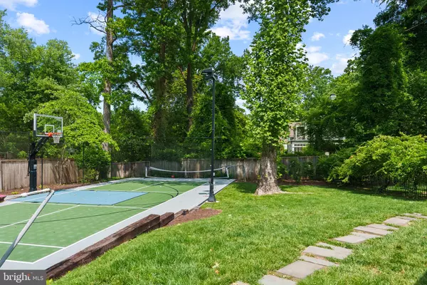 Alexandria, VA 22310,6016 PIKE BRANCH DR