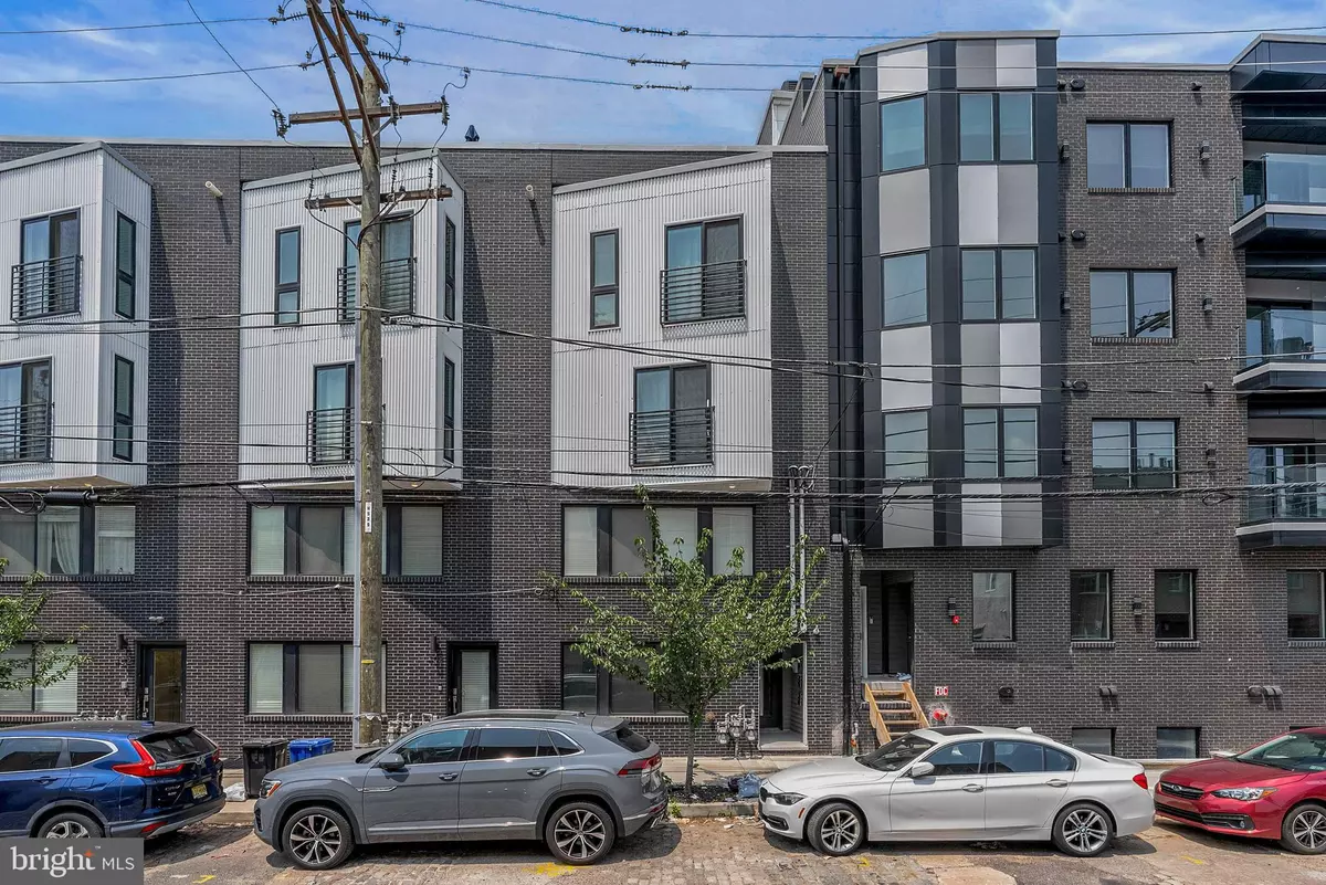 Philadelphia, PA 19123,402 N FRONT ST #3