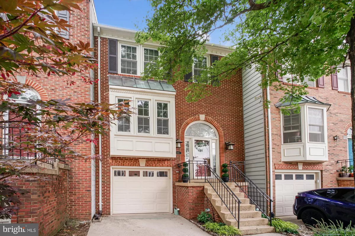 Vienna, VA 22182,2112 PATTY LN