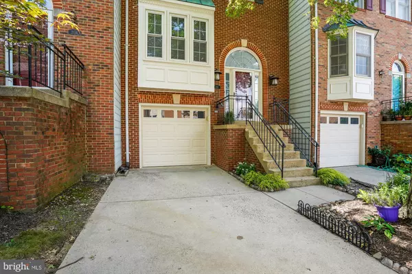 Vienna, VA 22182,2112 PATTY LN