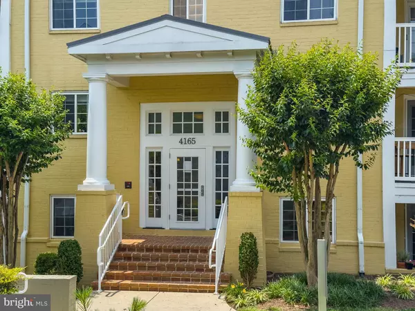 4165 S FOUR MILE RUN DR #203, Arlington, VA 22204