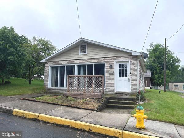 3 BROAD ST, Newville, PA 17241