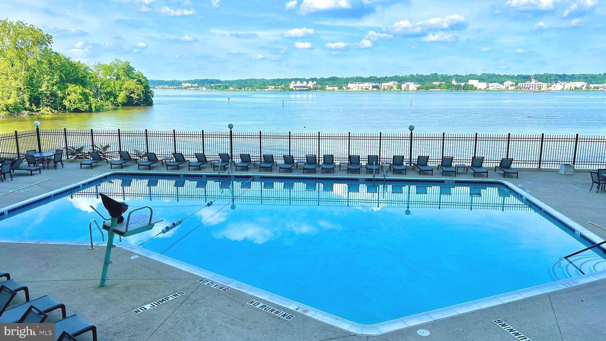 501 SLATERS LN #1222, Alexandria, VA 22314