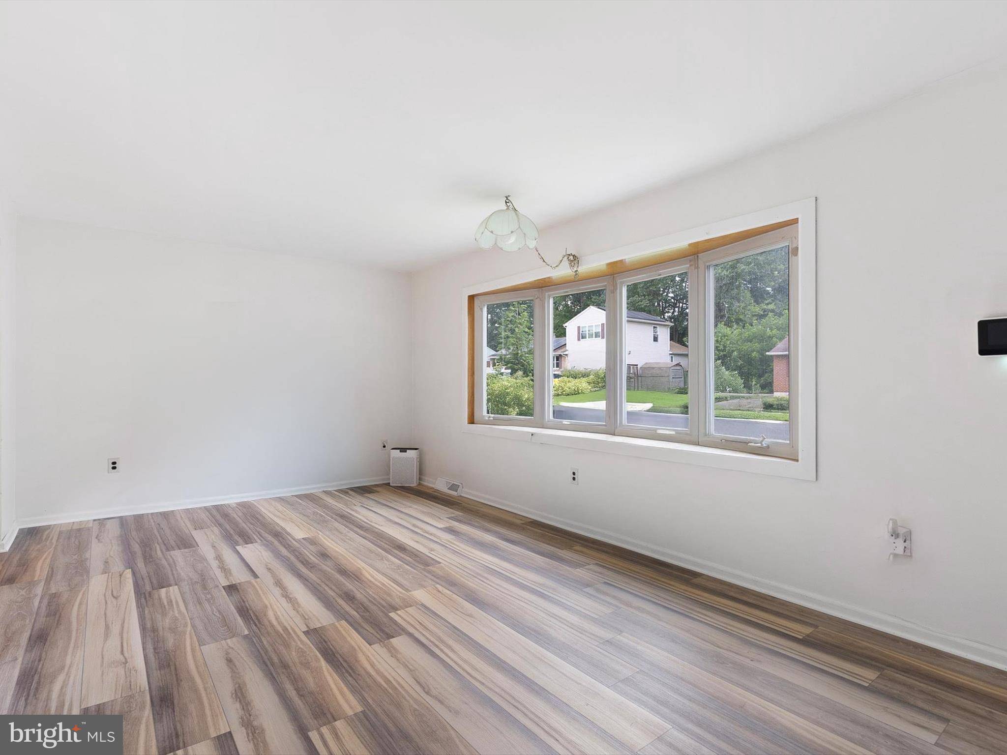Newark, DE 19702,517 E HANNA DR