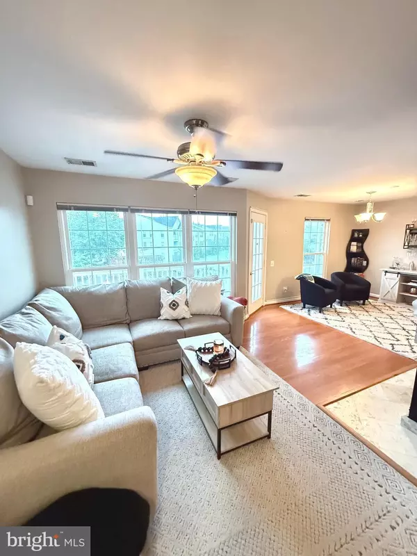 9230 CARDINAL FOREST LN #301, Lorton, VA 22079