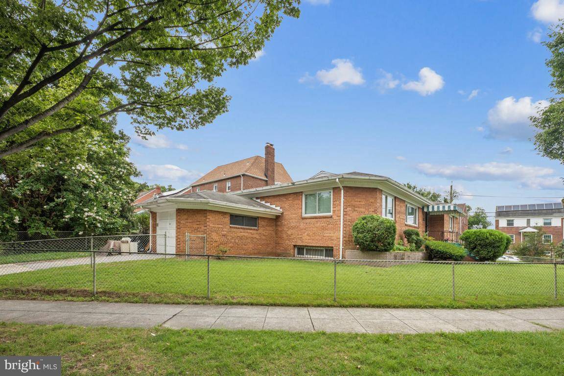 1501 DOUGLAS ST NE, Washington, DC 20018