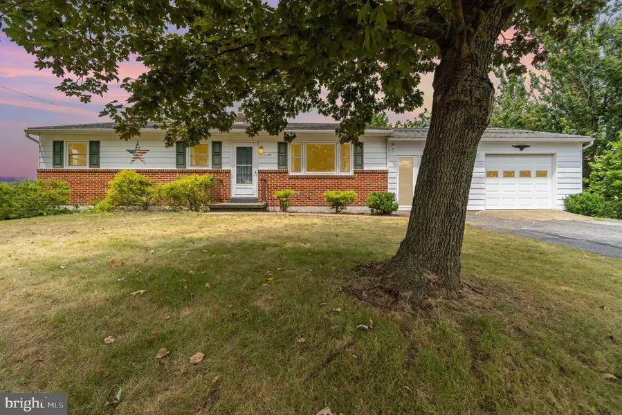 1129 EASY RD, Carlisle, PA 17015