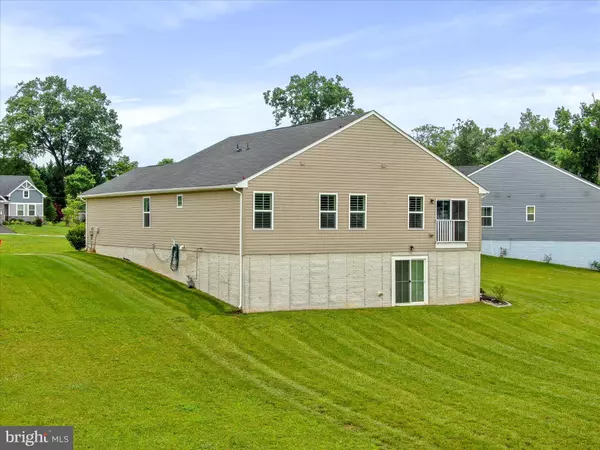 Martinsburg, WV 25403,186 SHOREFRONT DR