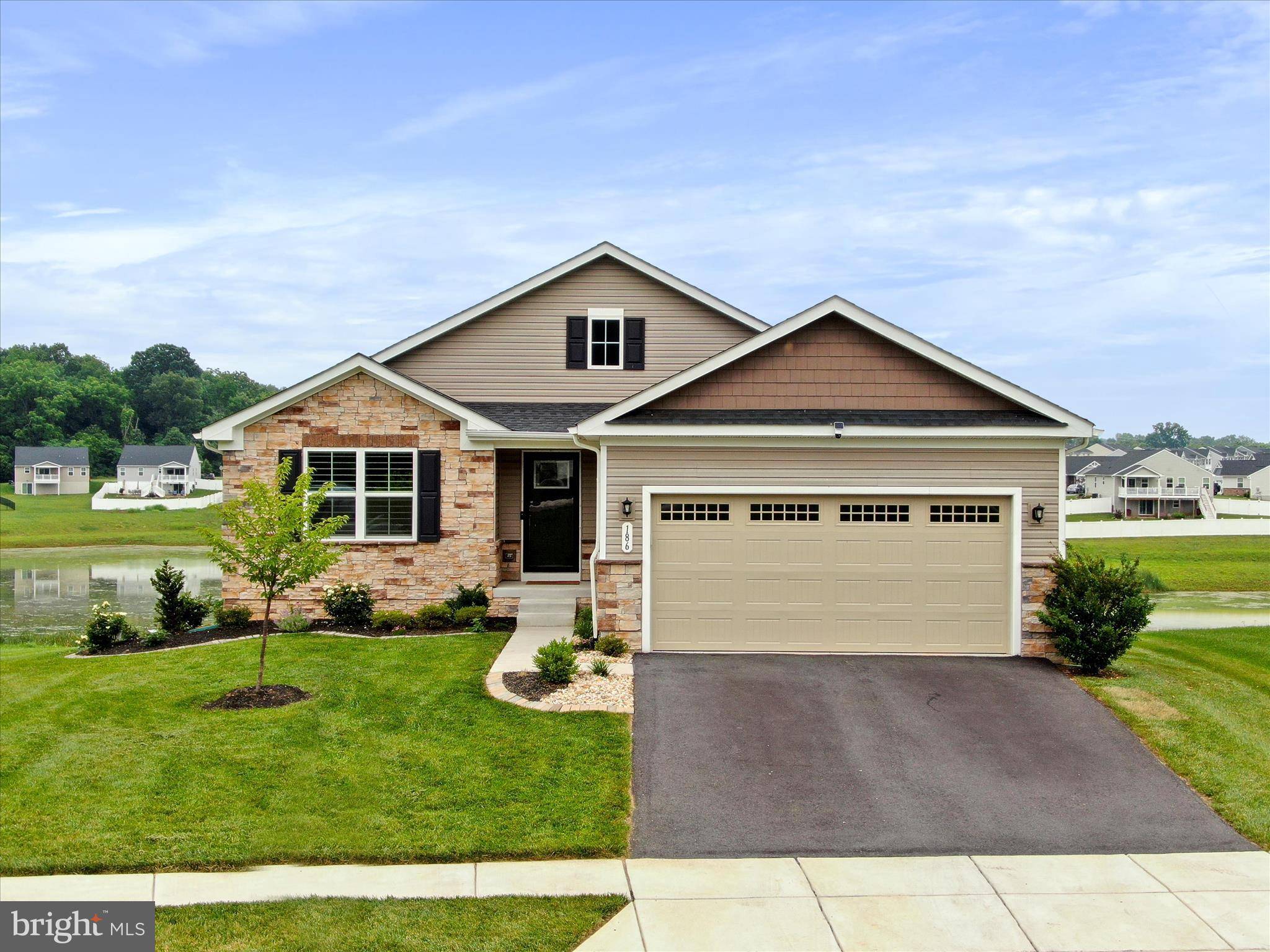 186 SHOREFRONT DR, Martinsburg, WV 25403