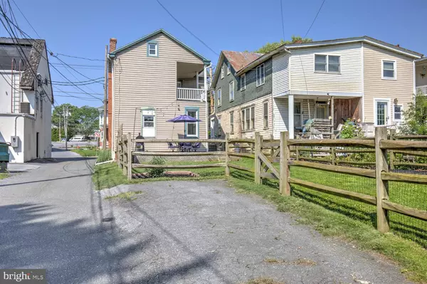 Ephrata, PA 17522,15 E WALNUT ST