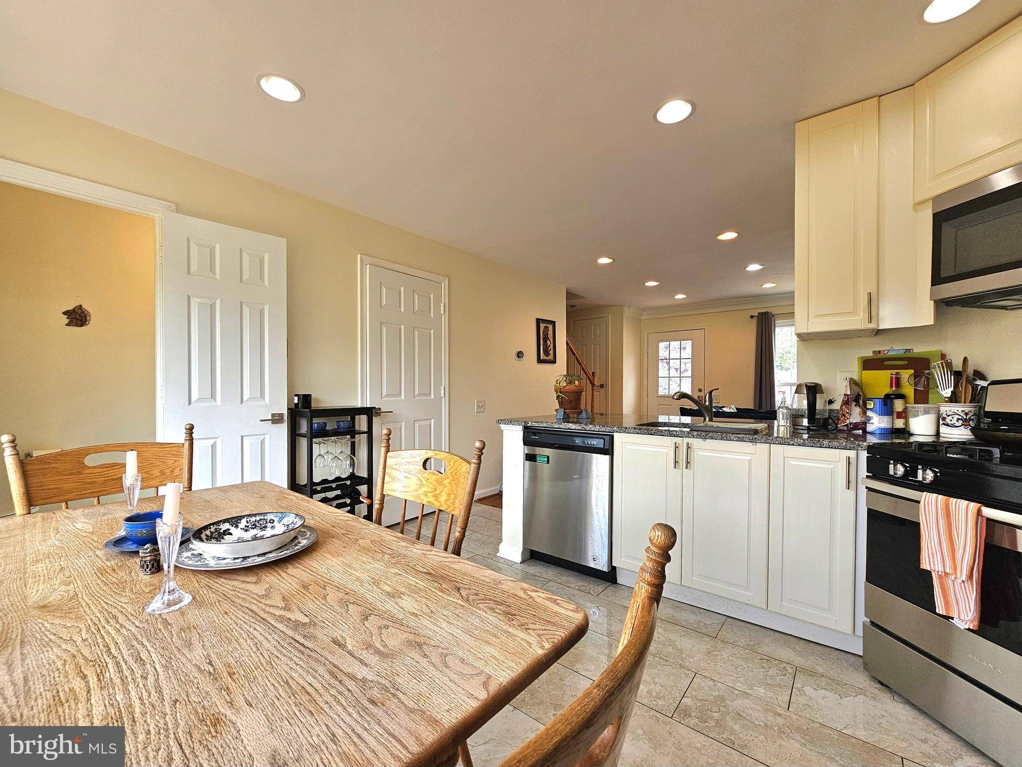 Alexandria, VA 22315,6646 HIGH VALLEY LN