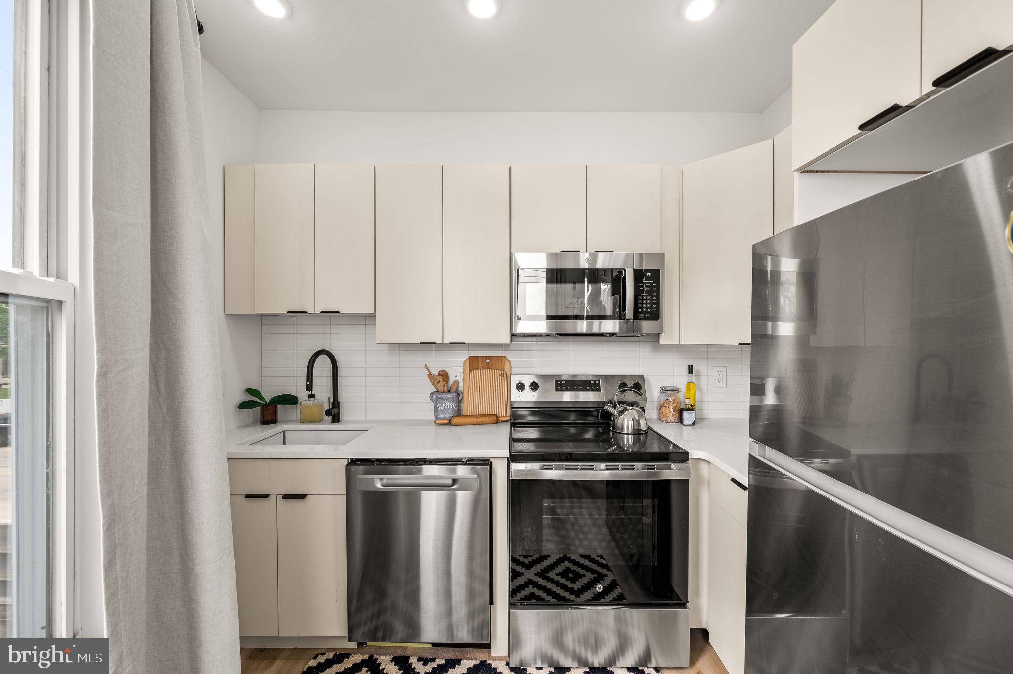 Philadelphia, PA 19143,4921 CHESTER AVE #302