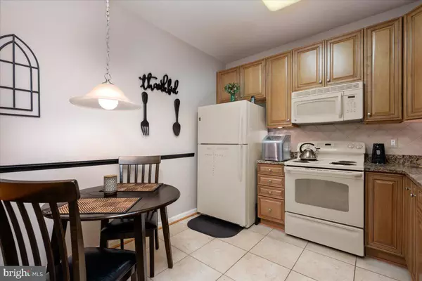 Odenton, MD 21113,8607 WINTERGREEN CT #204