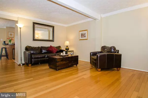 Falls Church, VA 22043,6885 MCLEAN GREENS CT