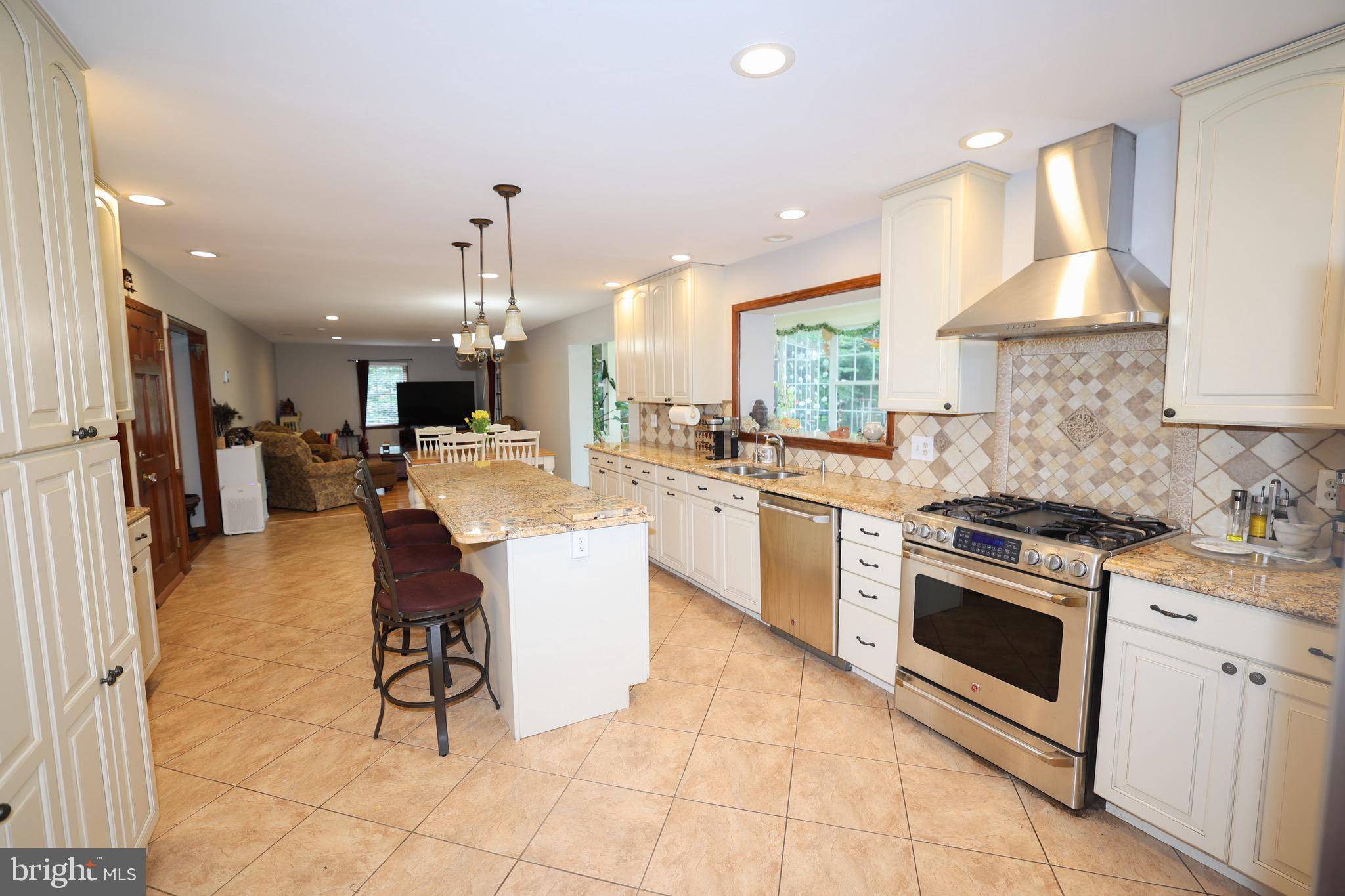 Great Falls, VA 22066,865 SENECA RD