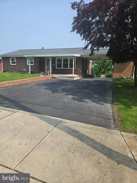 438 MAPLE ST, Columbia, PA 17512