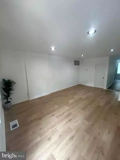 Trenton, NJ 08609,430 TYLER ST