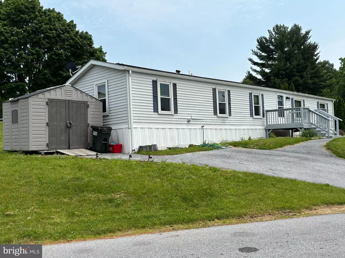 Ephrata, PA 17522,818 WISTERIA DR