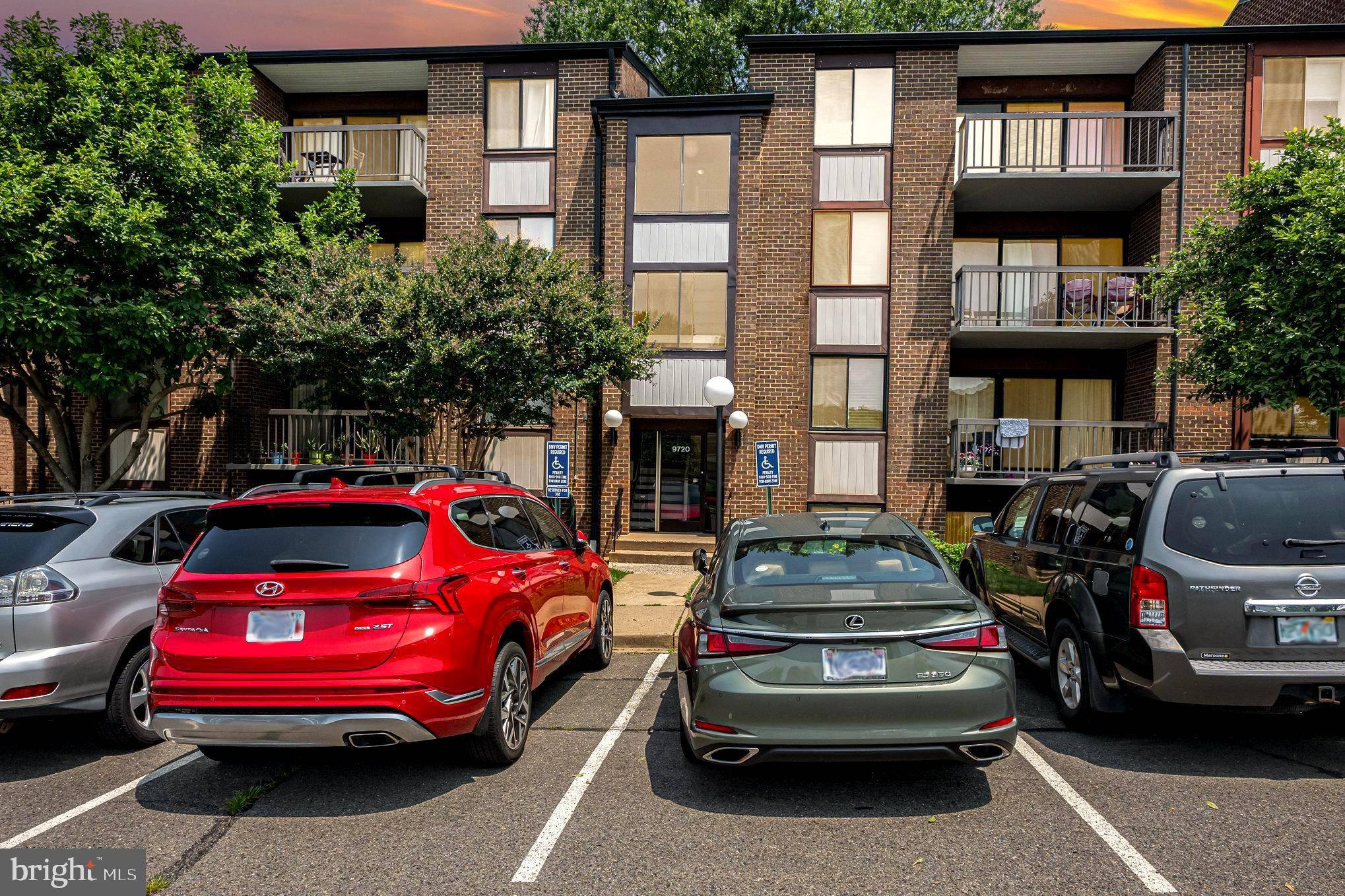 9720 KINGSBRIDGE DR #302, Fairfax, VA 22031