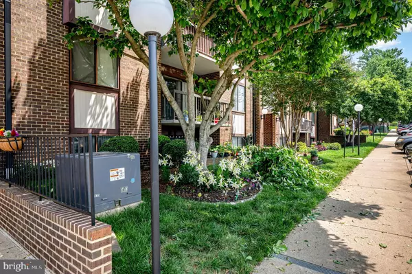 Fairfax, VA 22031,9720 KINGSBRIDGE DR #302