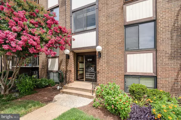 9720 KINGSBRIDGE DR #302, Fairfax, VA 22031