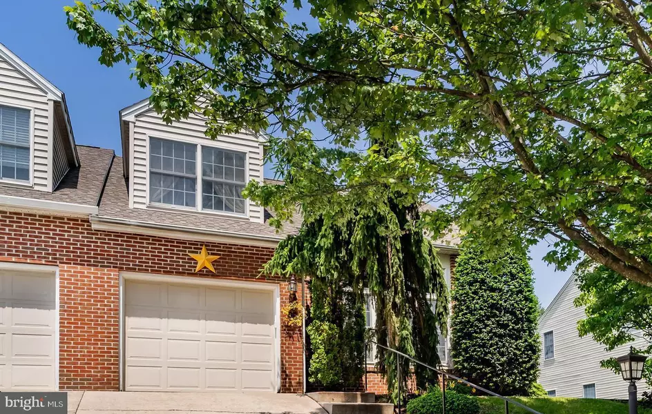 10 ROUND RIDGE RD, Mechanicsburg, PA 17055